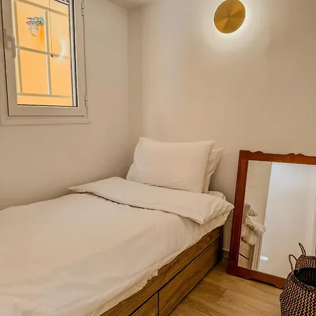 ανακαινισμένο σπίτι με ιδιωτική αυλή Apartment